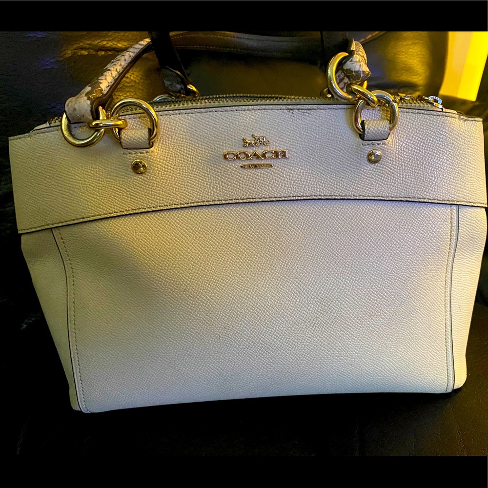 COACH Purse. Cream color. 11.5x7x4.5. Very Nice